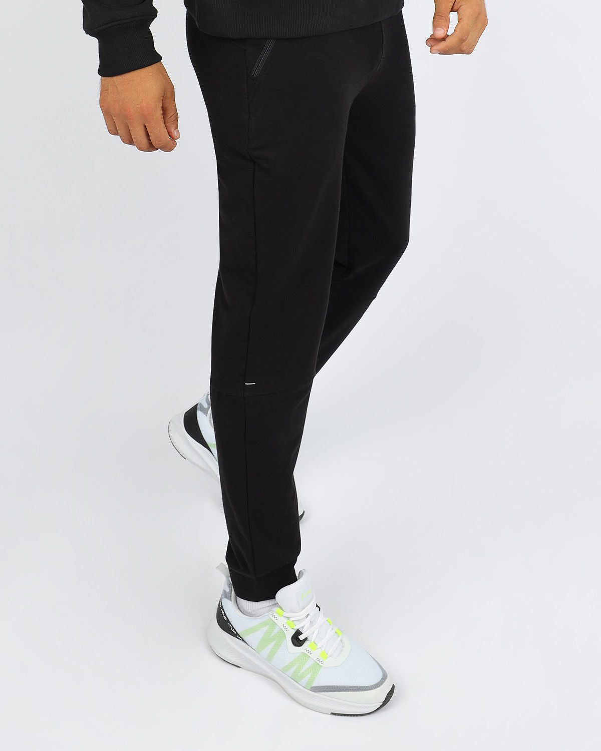 Men's Essential Black Jogger Pants-Atum -88914762